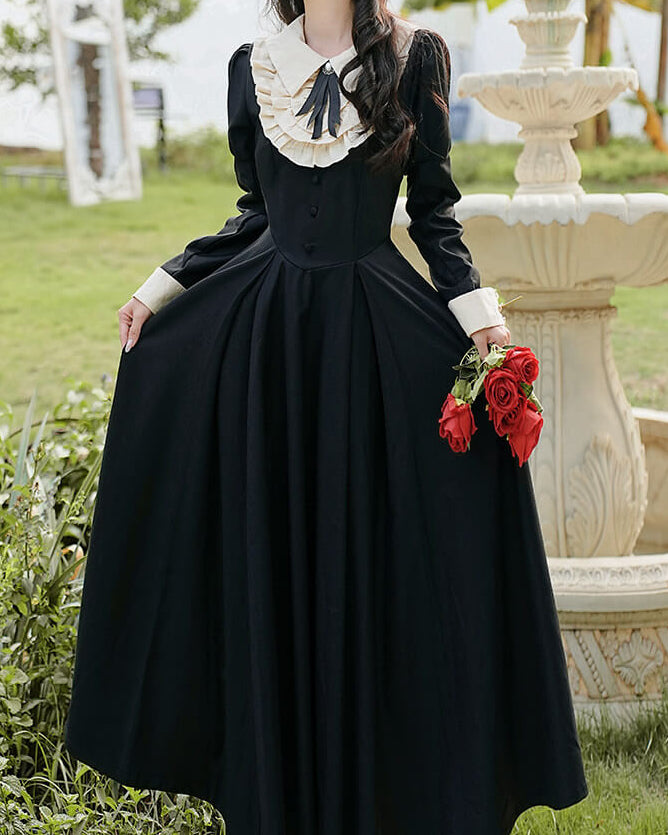 お城の庭で優雅なカフェタイムワンピース