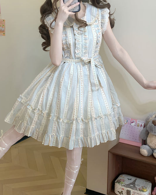 《レースとフリルに恋する一着》夢物語を見つめる女の子ワンピース