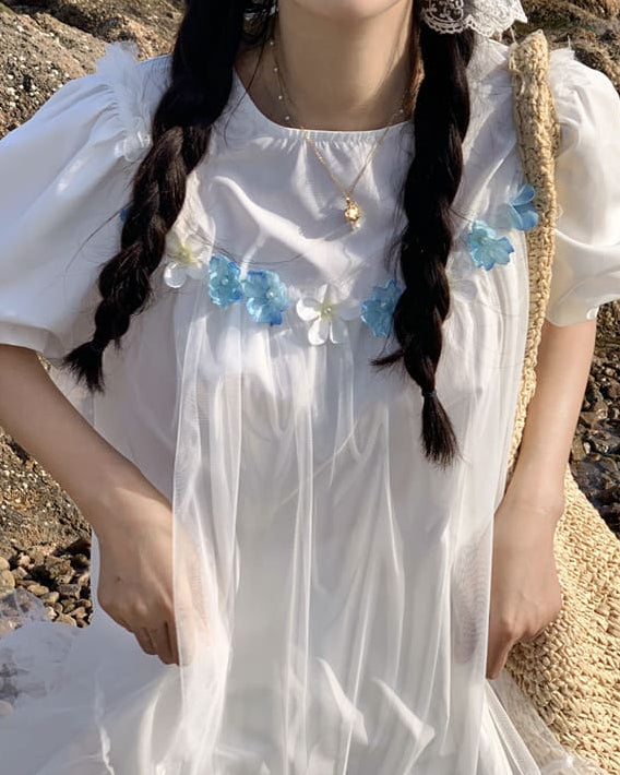 《一目で恋する透明感》きらめく海辺と白花のプリンセスワンピース