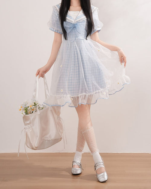 《後ろ姿まで愛らしい》お花畑のティーパーティーワンピース