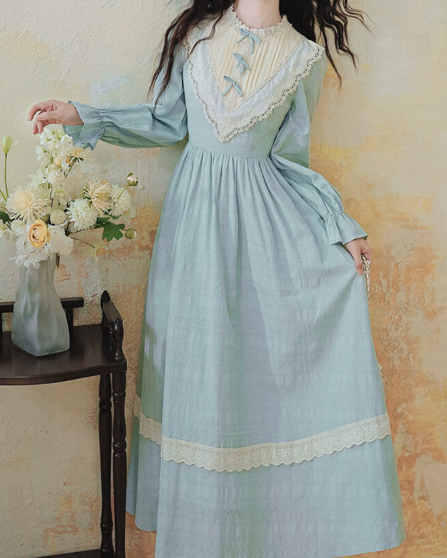 【上品な透明感】湖畔に咲くミルクブルーの花ワンピース