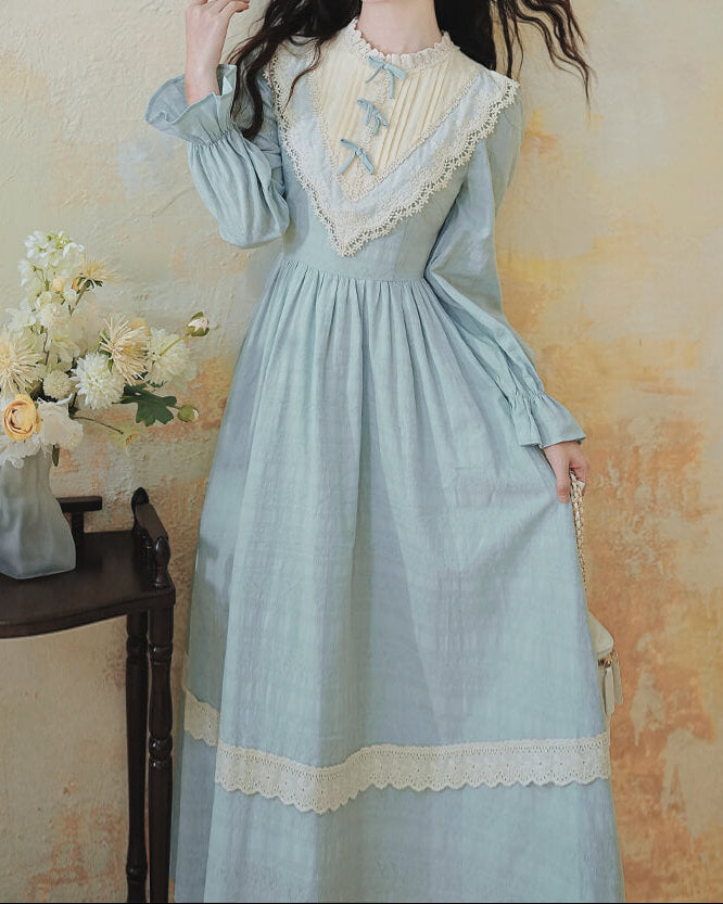 【上品な透明感】湖畔に咲くミルクブルーの花ワンピース