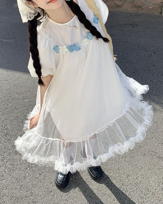 《一目で恋する透明感》きらめく海辺と白花のプリンセスワンピース