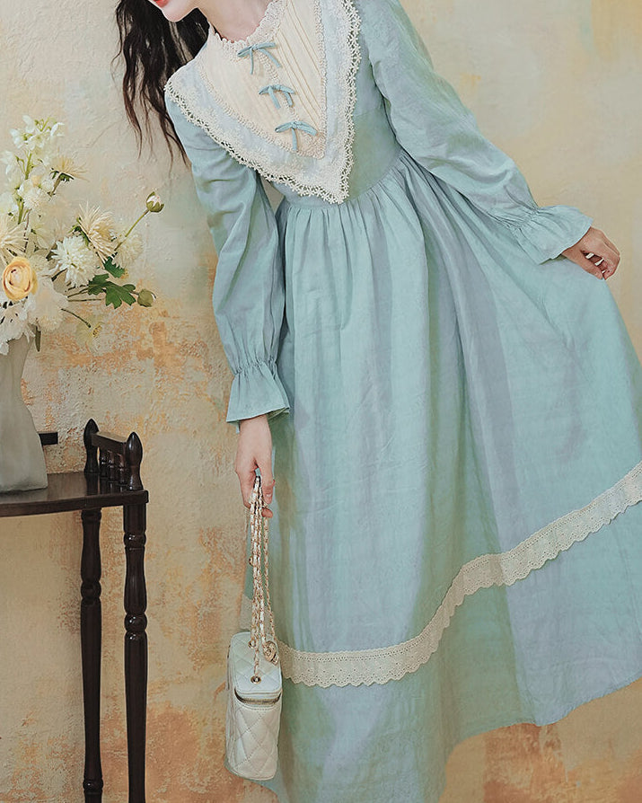【上品な透明感】湖畔に咲くミルクブルーの花ワンピース