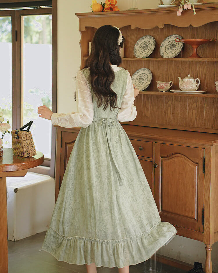 《一枚でおとぎ話の主人公コーデが完成》小さな庭園に佇む森のプリンセスワンピース