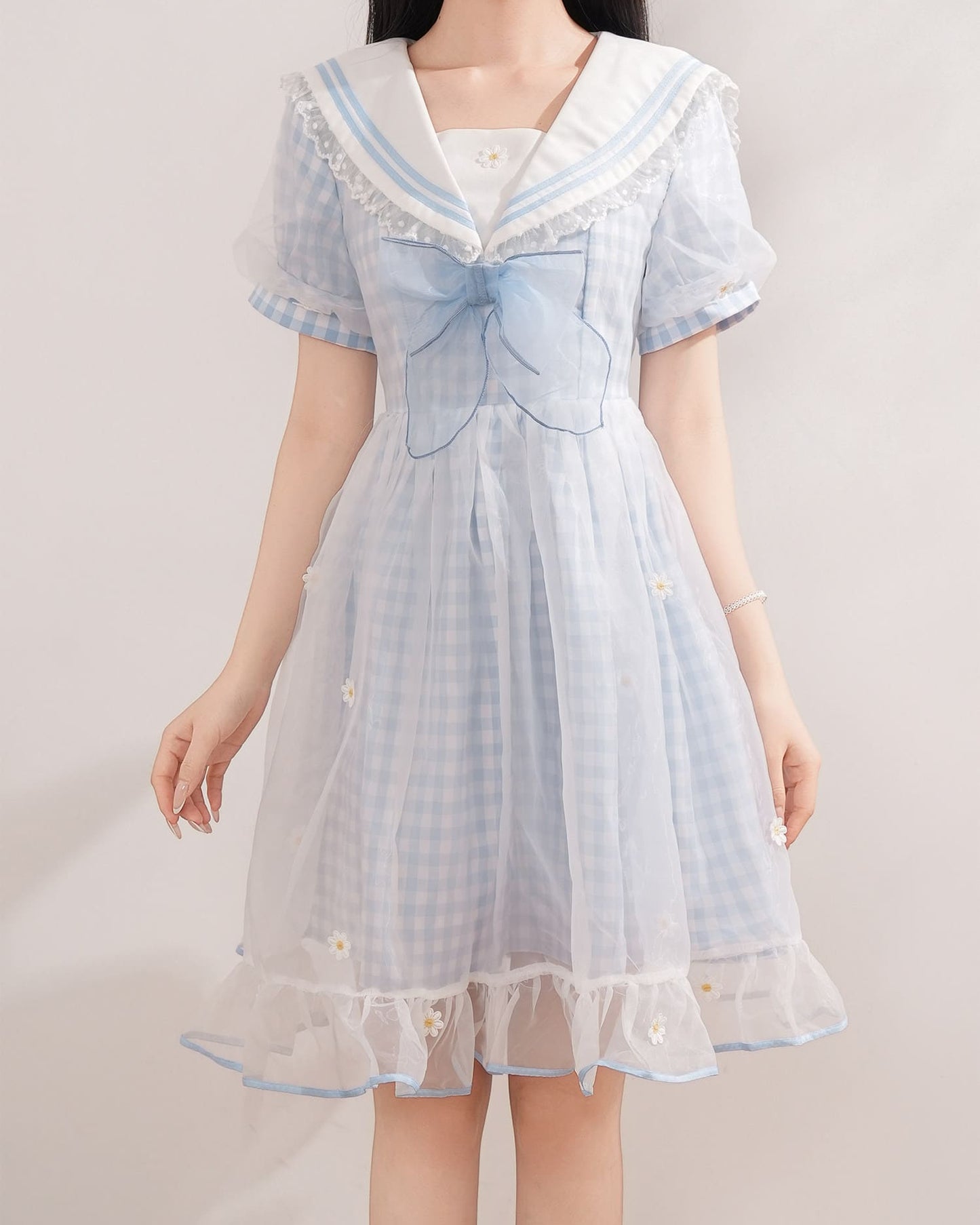 《後ろ姿まで愛らしい》お花畑のティーパーティーワンピース