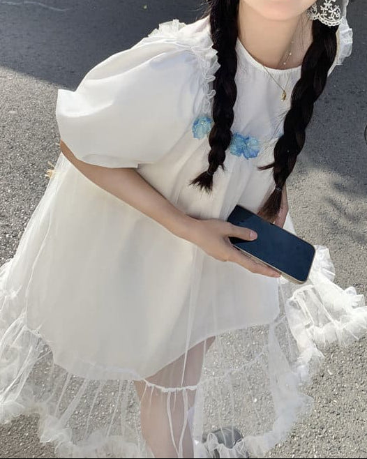 《一目で恋する透明感》きらめく海辺と白花のプリンセスワンピース