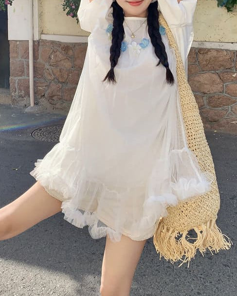 《一目で恋する透明感》きらめく海辺と白花のプリンセスワンピース