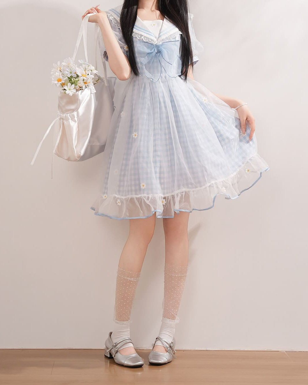 《後ろ姿まで愛らしい》お花畑のティーパーティーワンピース