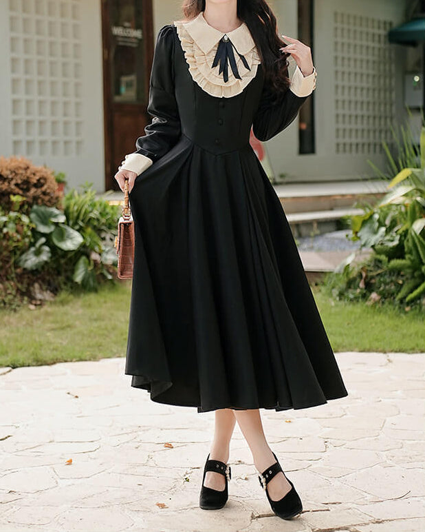 お城の庭で優雅なカフェタイムワンピース