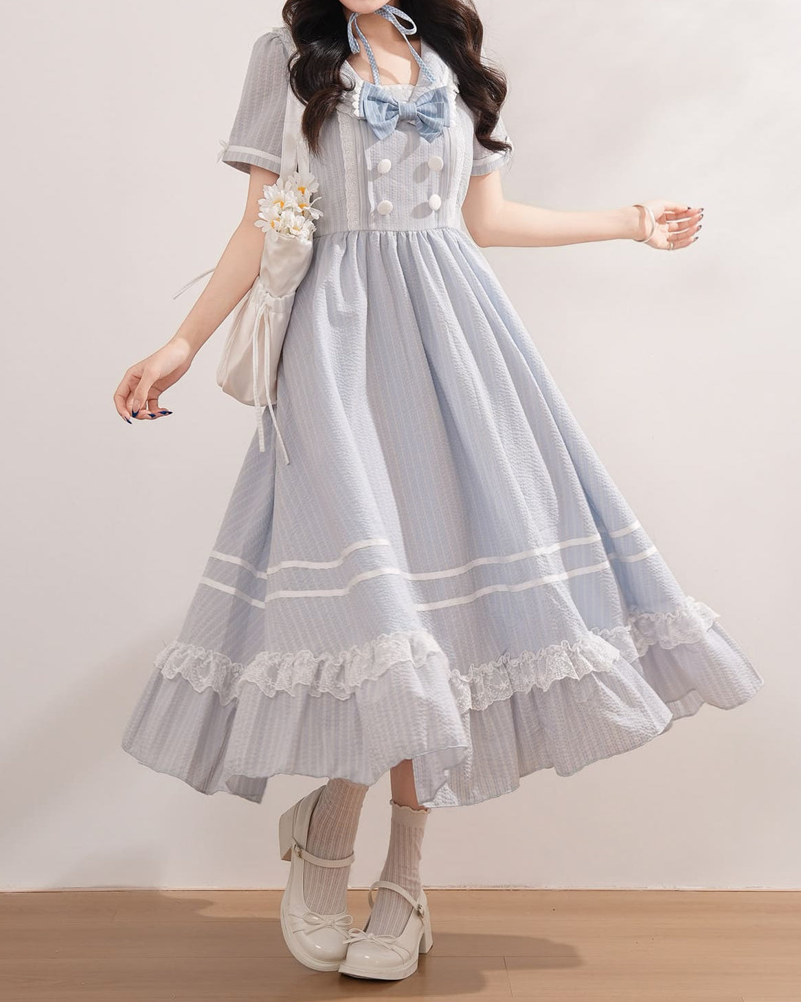 《後ろ姿まで可愛らしい》空のお城のお姫様ワンピース