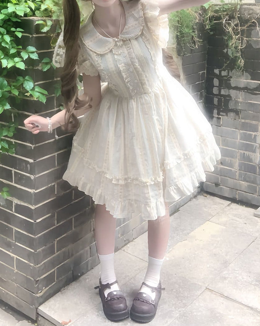 《レースとフリルに恋する一着》夢物語を見つめる女の子ワンピース