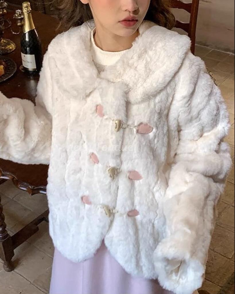 《触れた瞬間、恋するぬくもり》雪の庭で咲くミルキーアウター