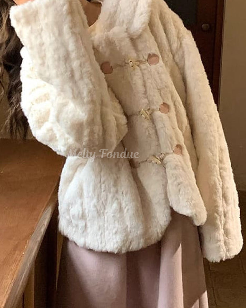 《触れた瞬間、恋するぬくもり》雪の庭で咲くミルキーアウター