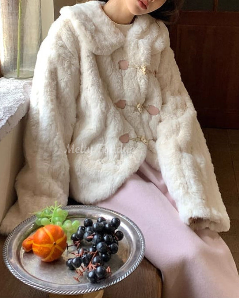 《触れた瞬間、恋するぬくもり》雪の庭で咲くミルキーアウター