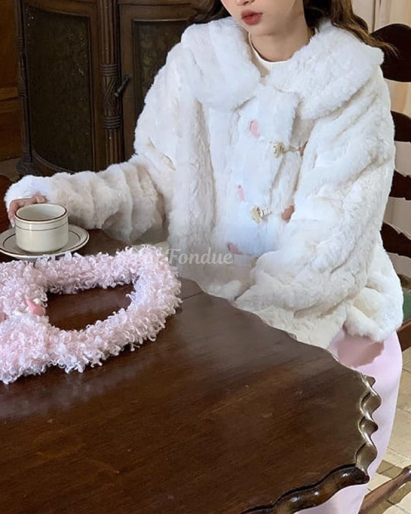 《触れた瞬間、恋するぬくもり》雪の庭で咲くミルキーアウター