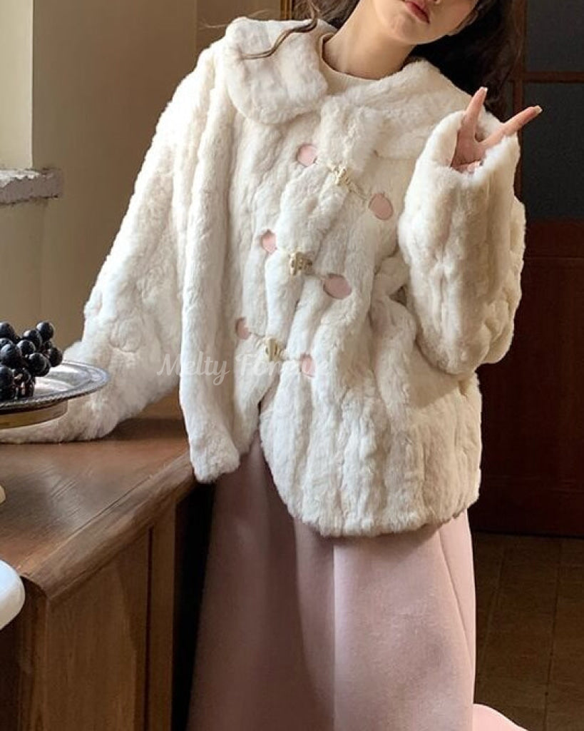 《触れた瞬間、恋するぬくもり》雪の庭で咲くミルキーアウター