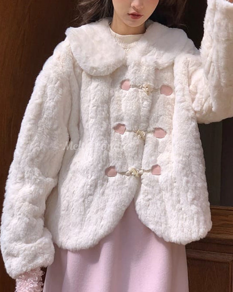 《触れた瞬間、恋するぬくもり》雪の庭で咲くミルキーアウター