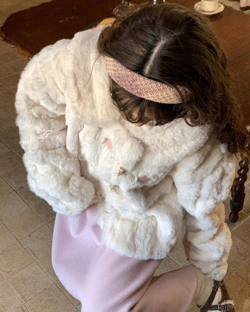 《触れた瞬間、恋するぬくもり》雪の庭で咲くミルキーアウター