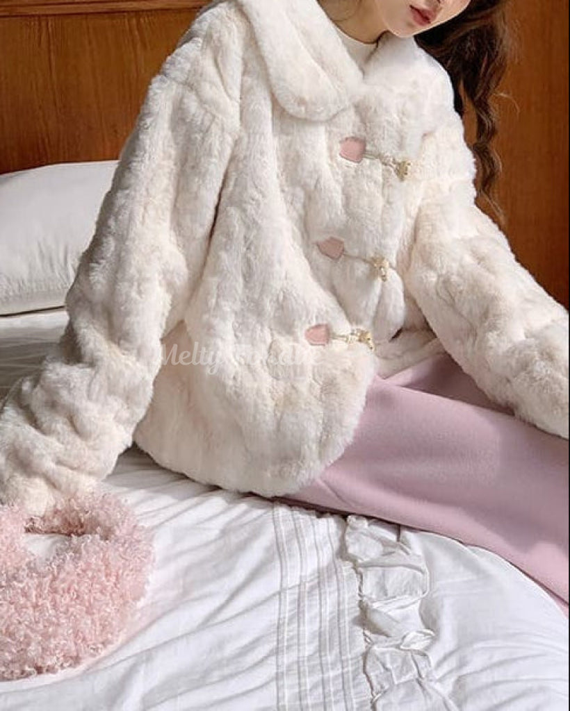 《触れた瞬間、恋するぬくもり》雪の庭で咲くミルキーアウター