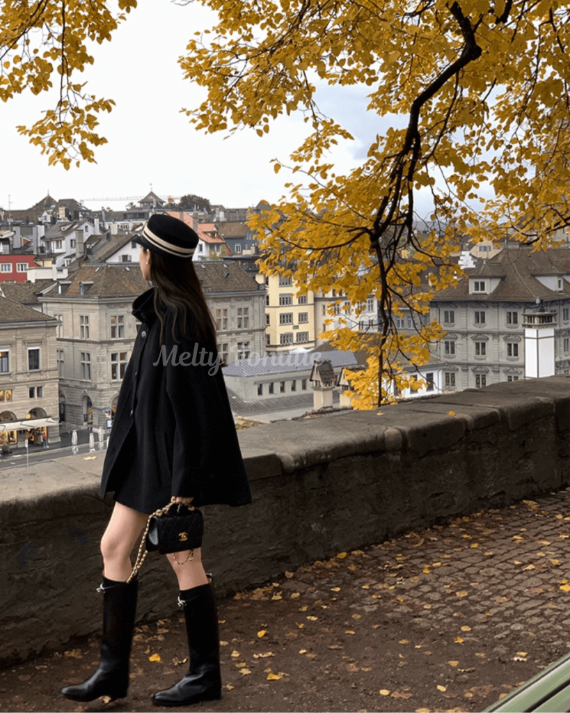 秘密の鍵を探す黒のクラシカルアウター