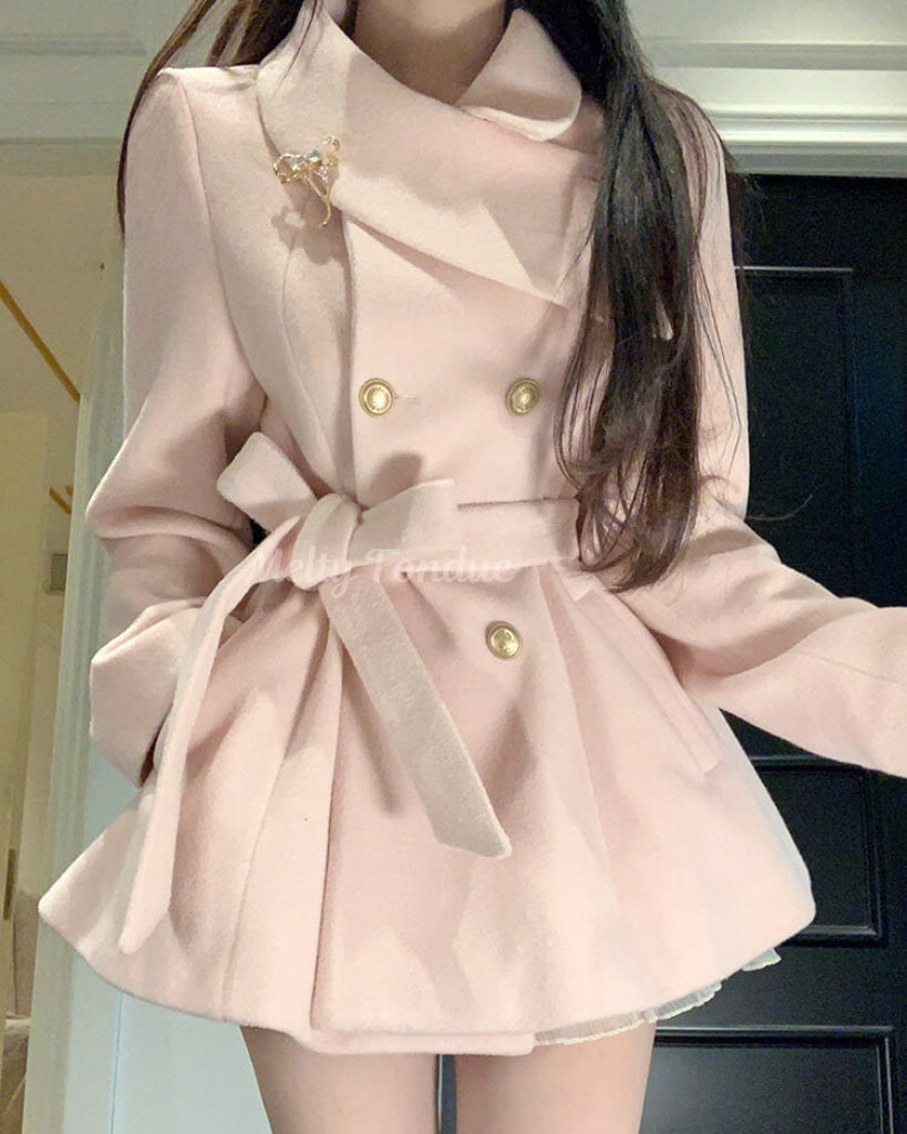 《ふんわり広がるAラインシルエット》舞踏会へ出かけるお姫様のコート