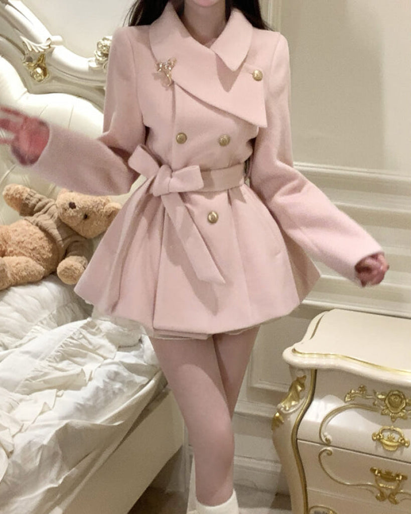 《ふんわり広がるAラインシルエット》舞踏会へ出かけるお姫様のコート