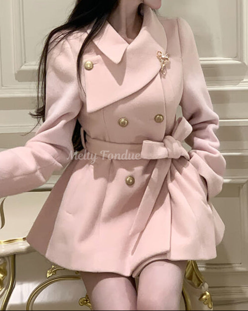 《ふんわり広がるAラインシルエット》舞踏会へ出かけるお姫様のコート