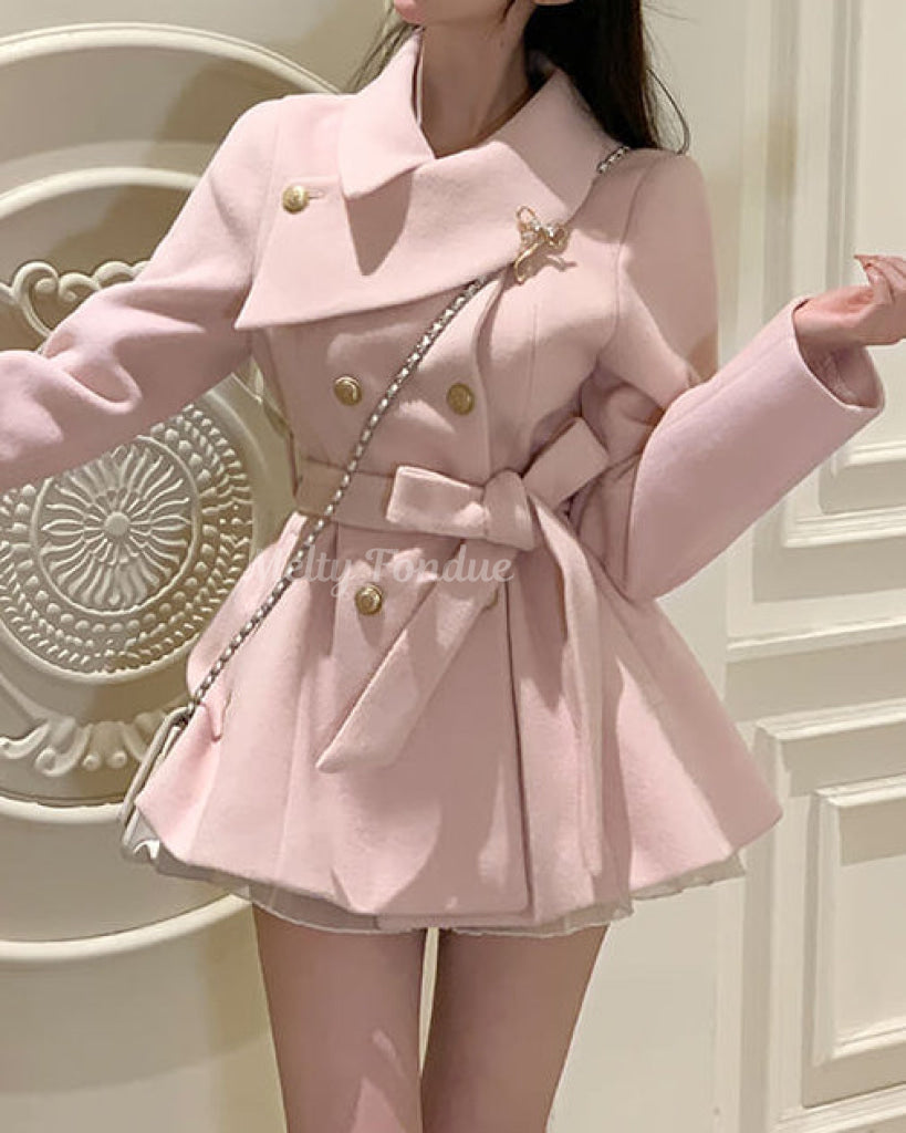 《ふんわり広がるAラインシルエット》舞踏会へ出かけるお姫様のコート