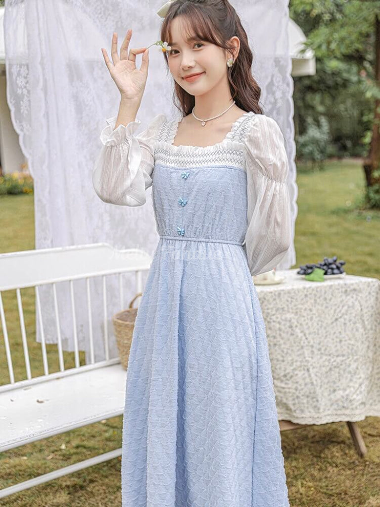 青空の下の華やぎワンピース