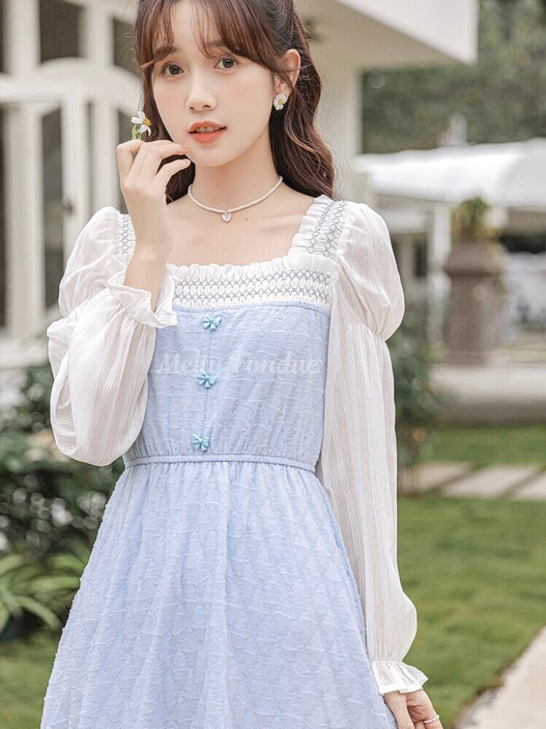 青空の下の華やぎワンピース