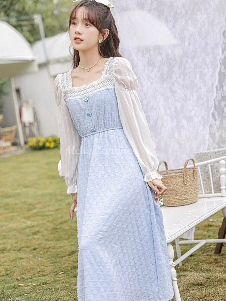 青空の下の華やぎワンピース