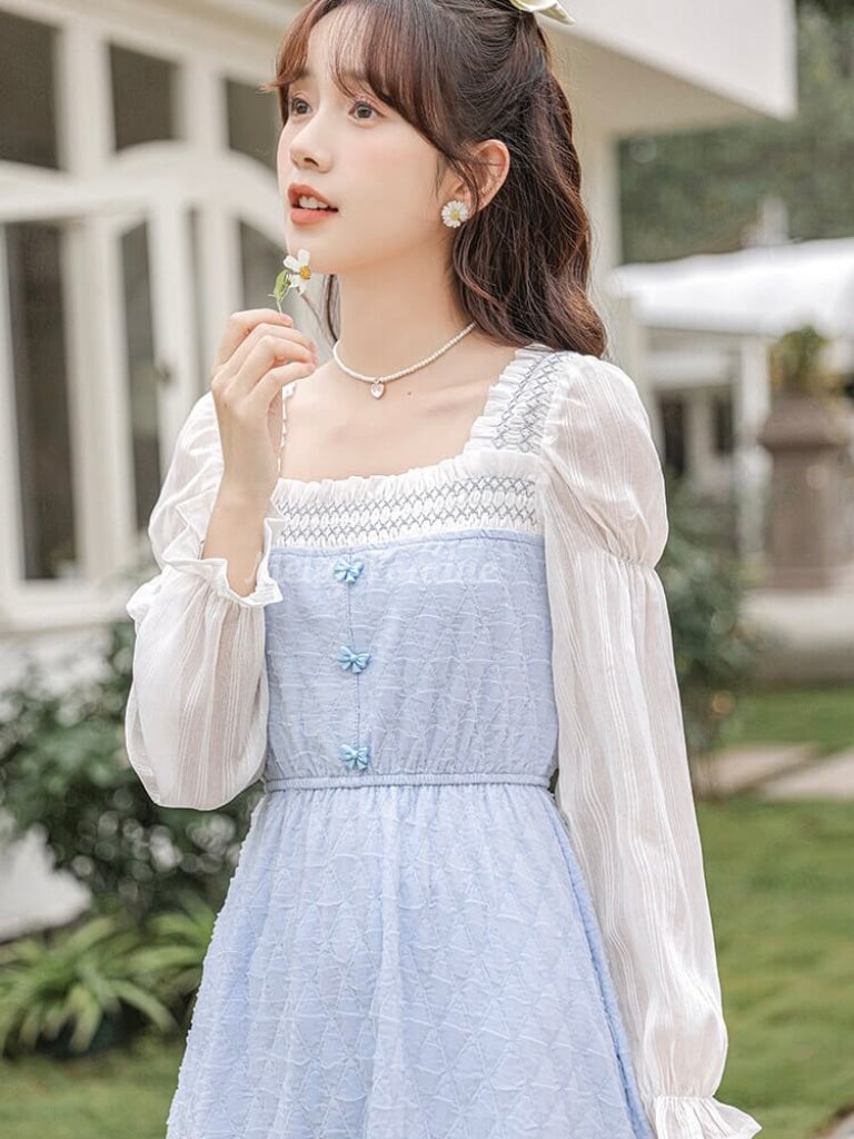 青空の下の華やぎワンピース