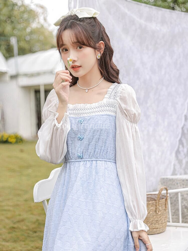 青空の下の華やぎワンピース