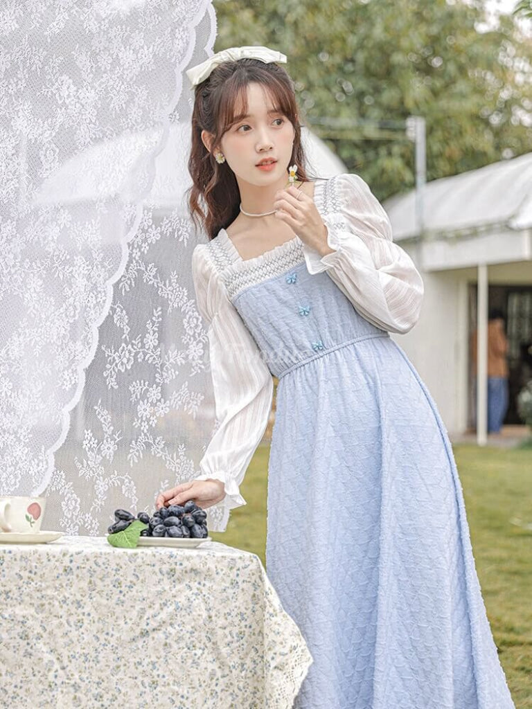 青空の下の華やぎワンピース