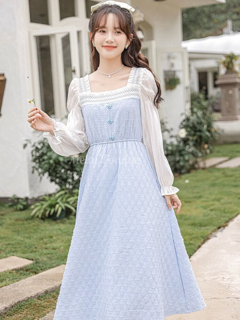 青空の下の華やぎワンピース