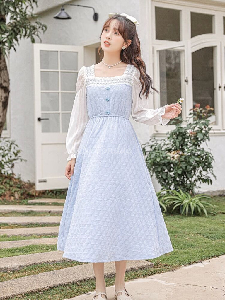 青空の下の華やぎワンピース