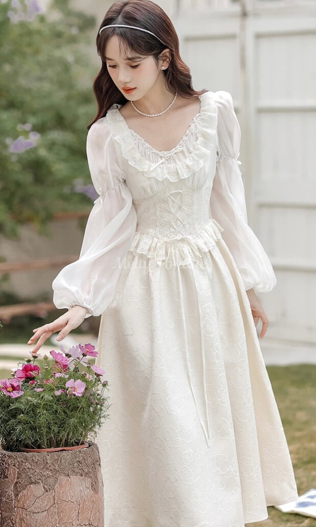 公式】【甘くなりすぎない上品さ】花抱く慈しみのお姫様ワンピース