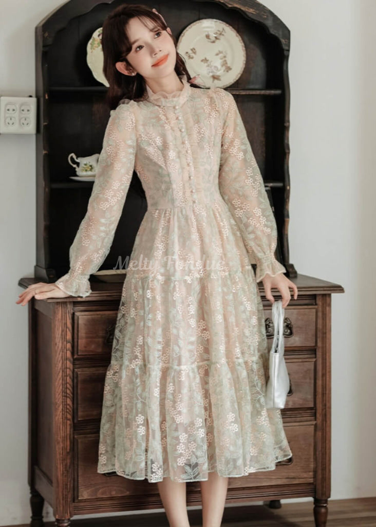 魔法かける花びらのワンピース