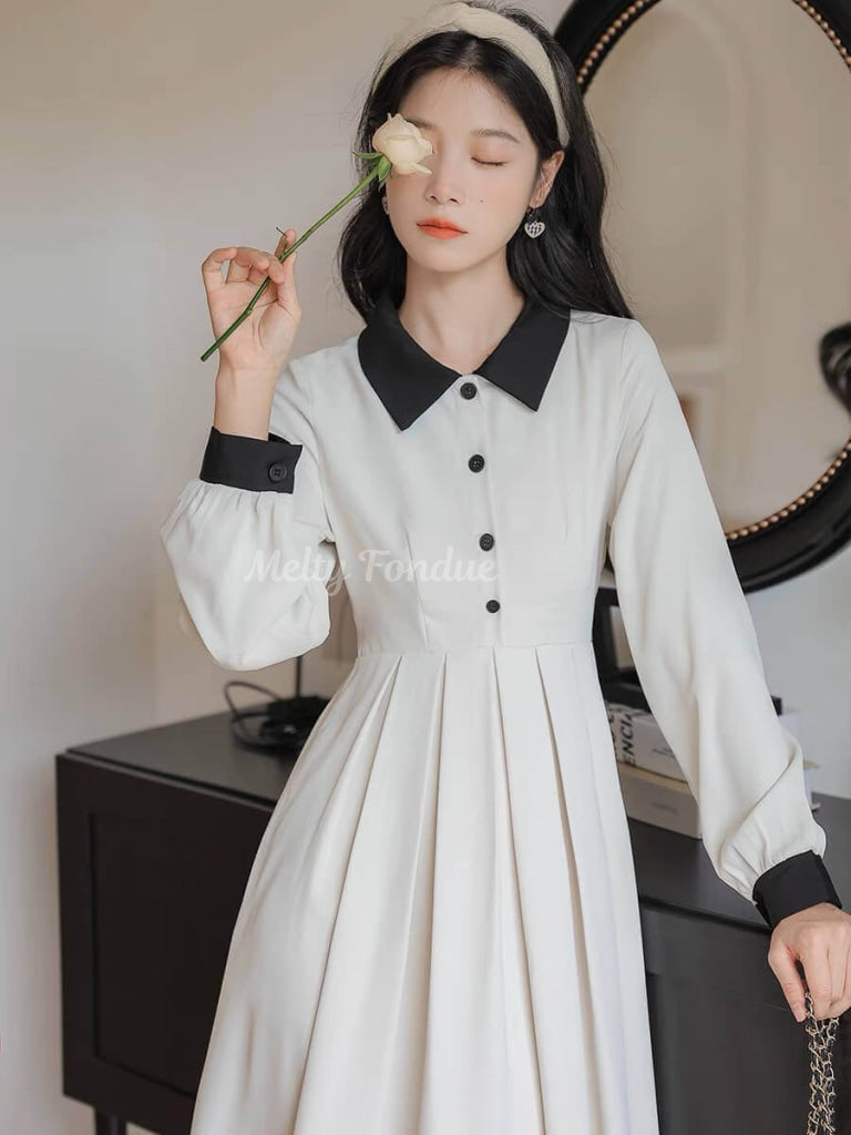 少女の背伸びワンピース