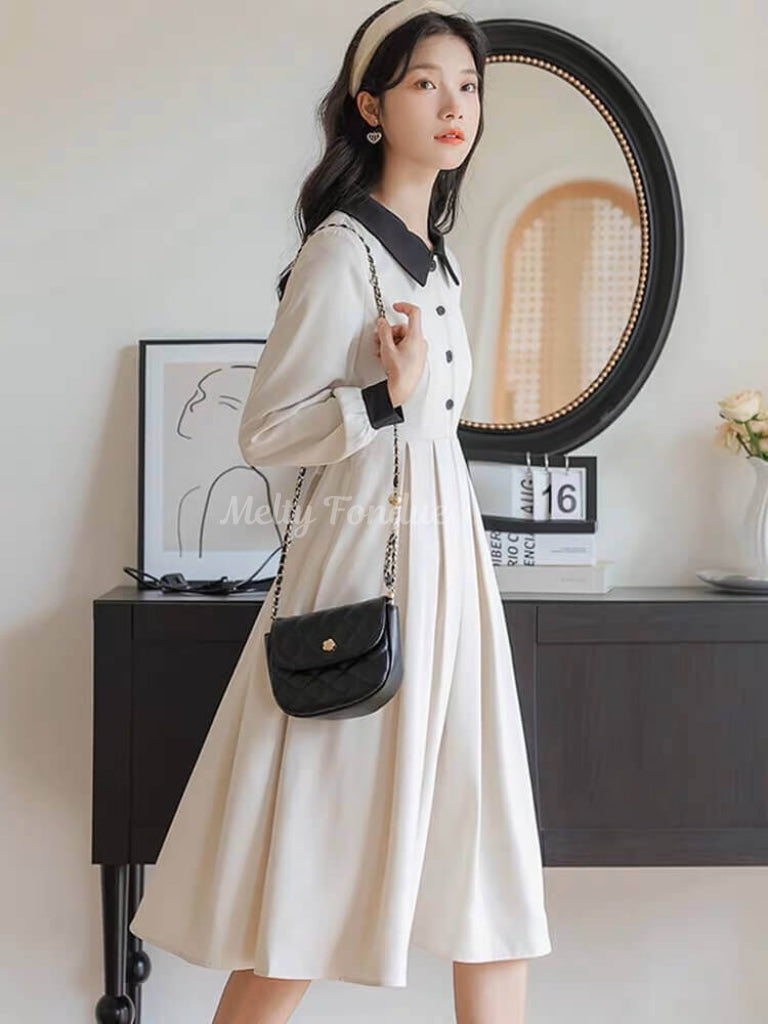 少女の背伸びワンピース