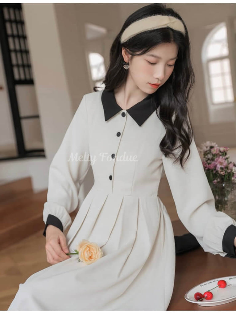 少女の背伸びワンピース