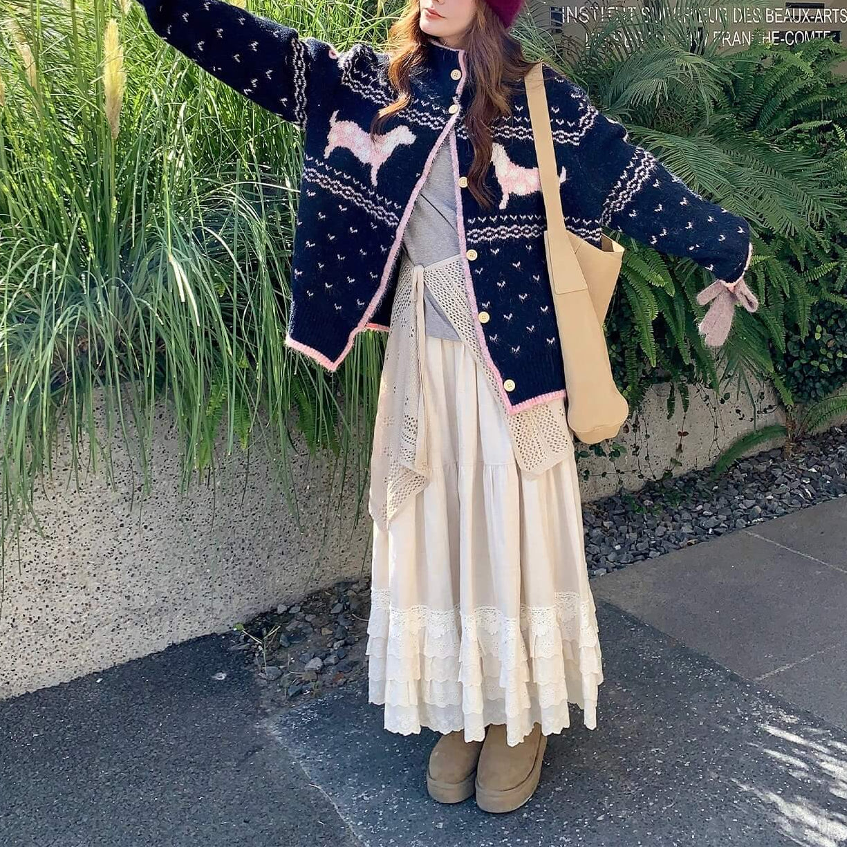 《癒しの冬ニット》でリボンと仔犬のメロディカーディガン（全2色）