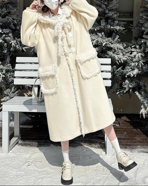 《ボア付きフードであたたかい》きらめく雪と恋の約束コート