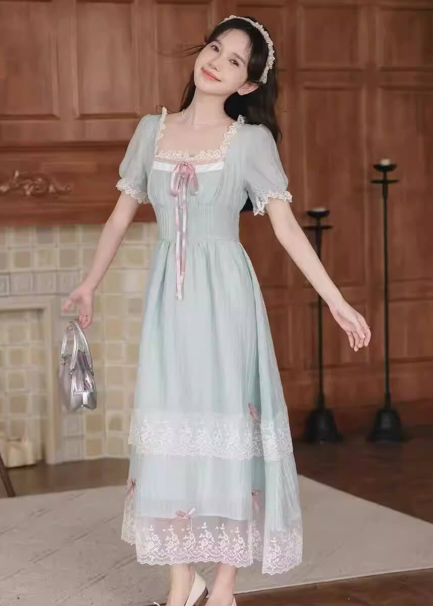 《一枚でお姫様気分》湖畔の庭で微笑むワンピース