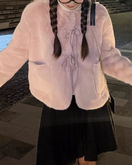 《あたたかさも可愛さも両立》ときめきの余韻をまとうリボンコート