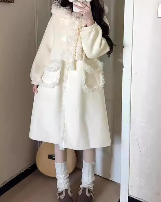 《ボア付きフードであたたかい》きらめく雪と恋の約束コート