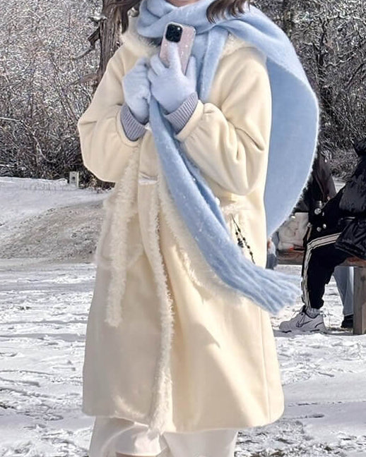 《ボア付きフードであたたかい》きらめく雪と恋の約束コート