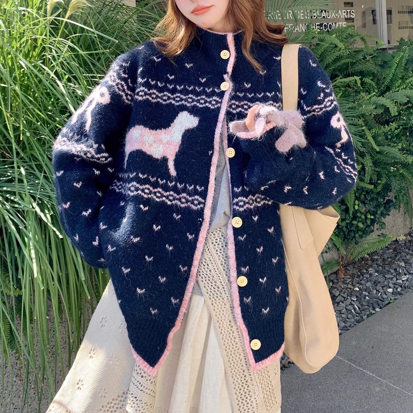 《癒しの冬ニット》でリボンと仔犬のメロディカーディガン（全2色）