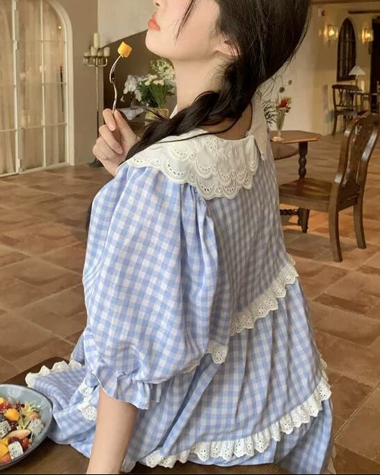 《ギンガムチェックで爽やかに》そよ風に揺れる休日チェックワンピース